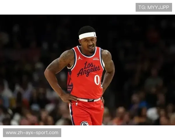 3胜3负西部第九！快船休赛期补强成笑话，保罗大洛低效，比尔遭雪藏